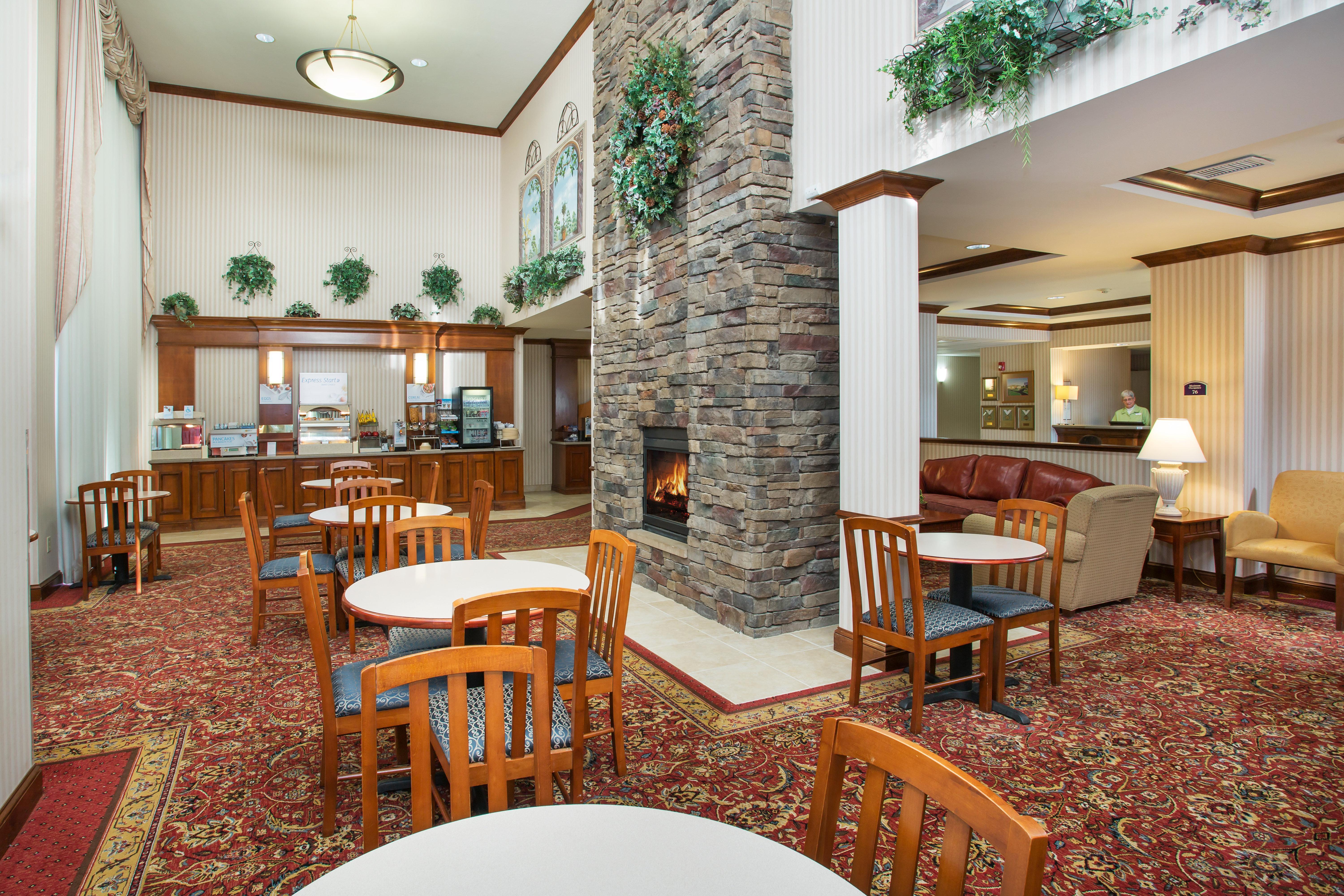 Holiday Inn Express Hotel & Suites Marion By Ihg Exterior foto